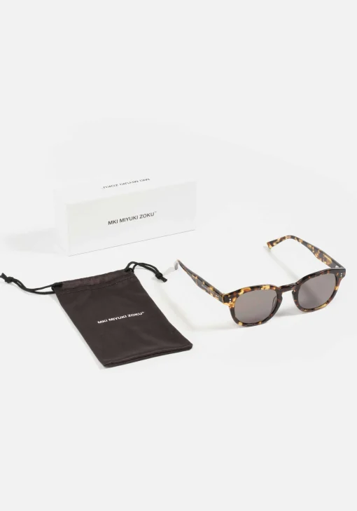 MKI KEYHOLE SUNGLASSES
