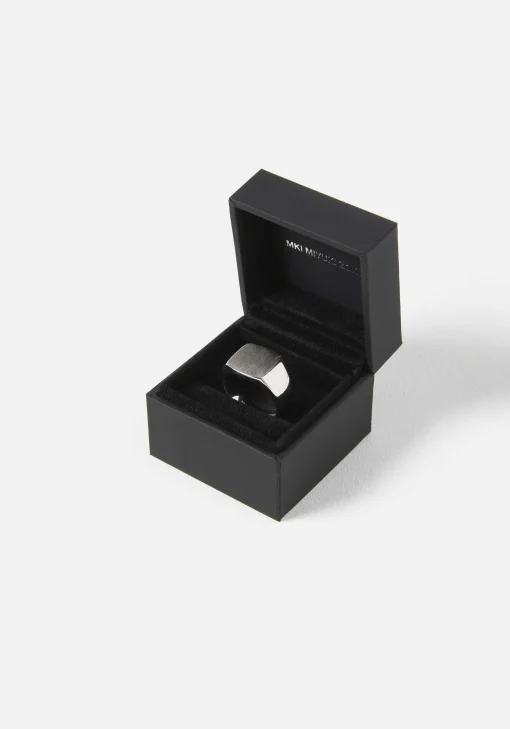 MKI SQUARE SIGNET RING